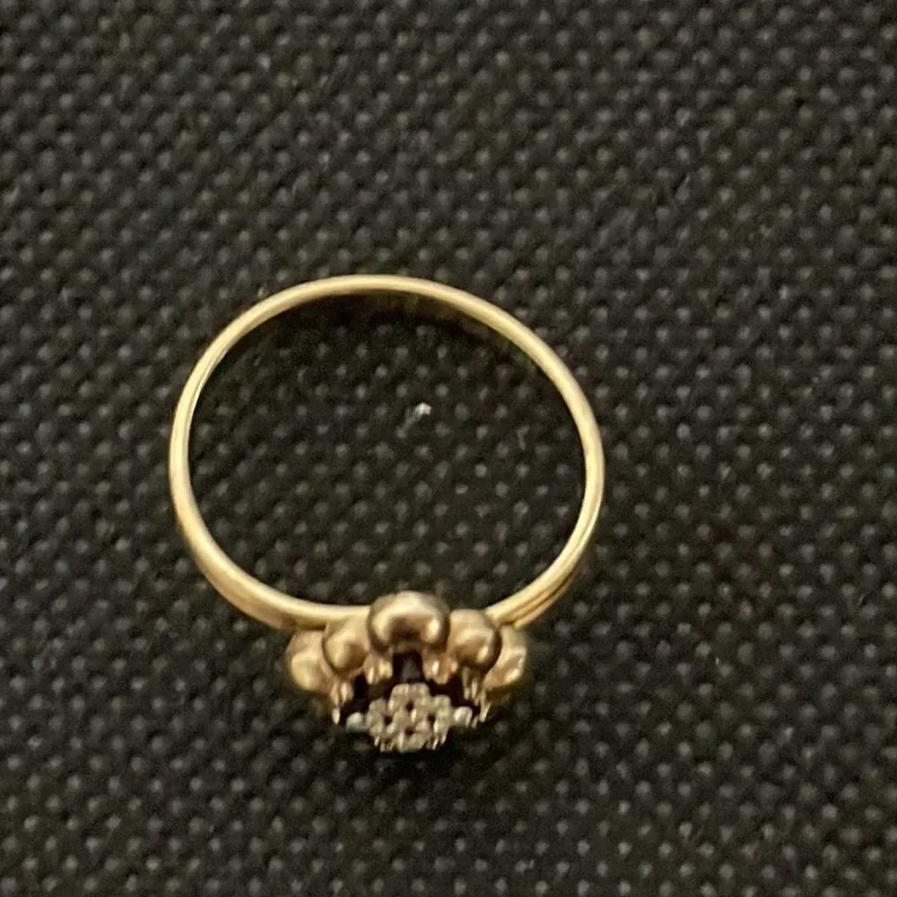 Beautiful ring - Picture 3 of 4